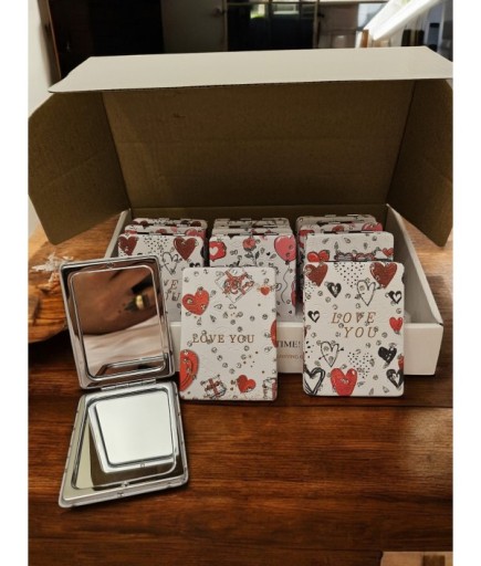 Karışık Renklerde Kalp Desenli Cep Aynası